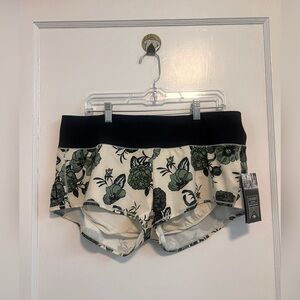 Oiselle Mac Roga Shorts Flora Print Style: 103119 NEW W/Tag Size 12